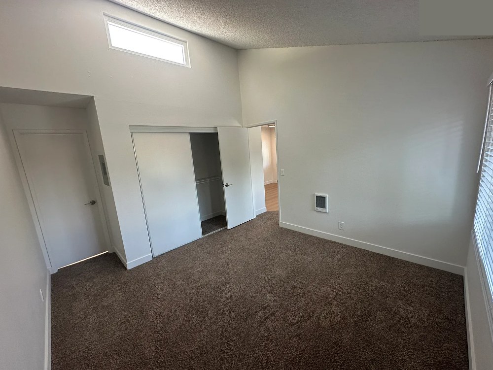 270 W Alamar Ave, bedroom with mirrored closet and vaulted ceiling